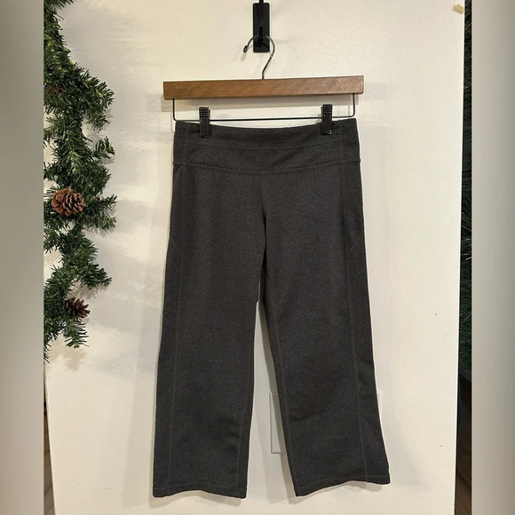 Athleta Pants - Athleta Womens Small Y2K Kick Booty Straight Leg Crop Legging Gray Capri Yoga